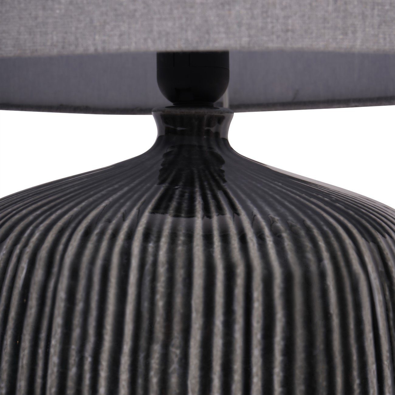 Carcoal Ceramic Table Lamp With Shade - Image 3